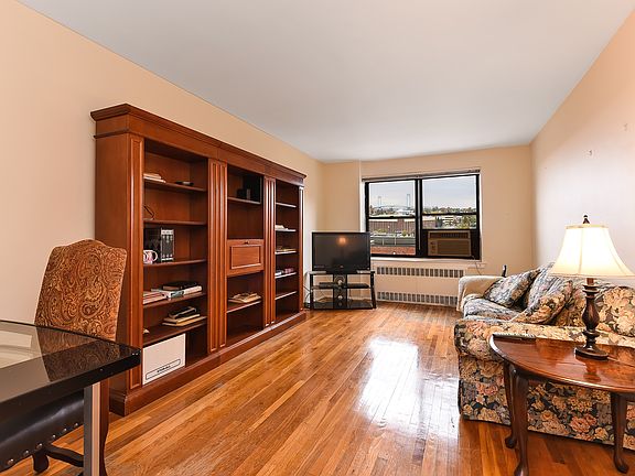 2nd image of 2534 Union St #6