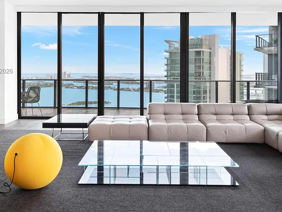 650 NE 32nd St #Penthouse 5201