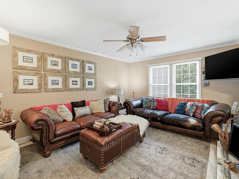 106 Dilworth Ct — Photo 12