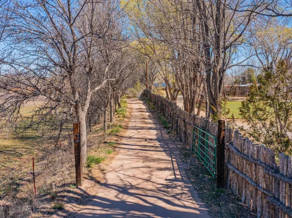 33 El Callejoncito Rd, Santa Fe, NM 87506