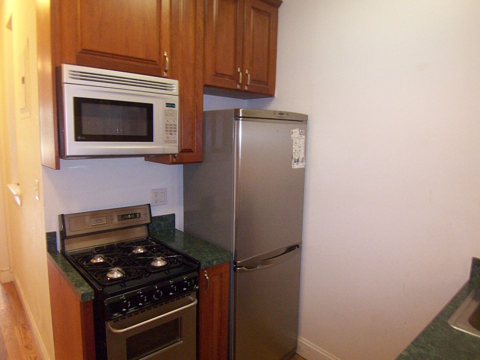 1st image of 360 W 19th St