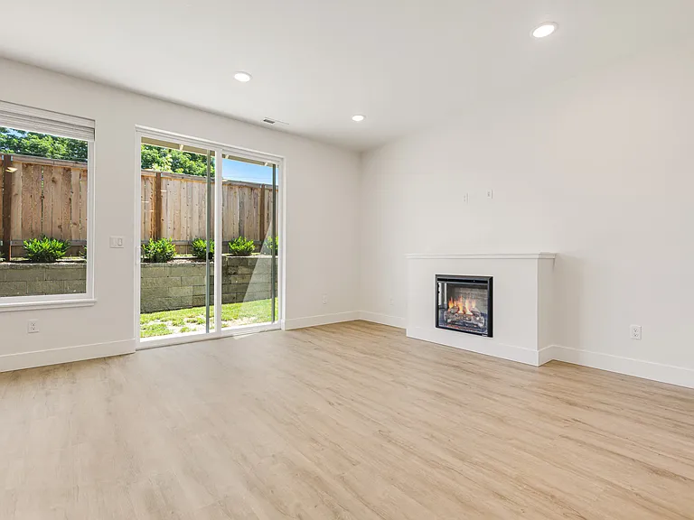 11015 NE 26th St — Photo 13
