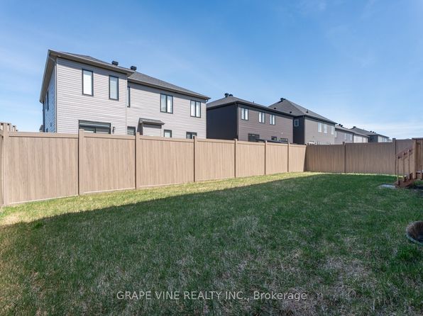 61 Adrift St, Ottawa, ON K4M 0N1