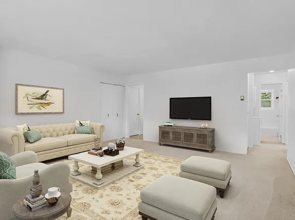 120 Litchfield Pines Dr APT B, Leominster, MA 01453