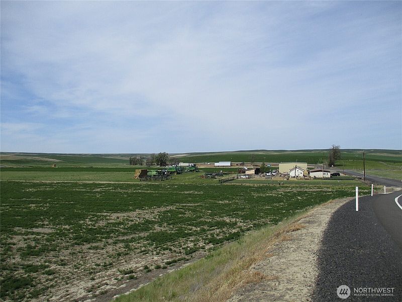 3rd image of 1351 Cummins Road