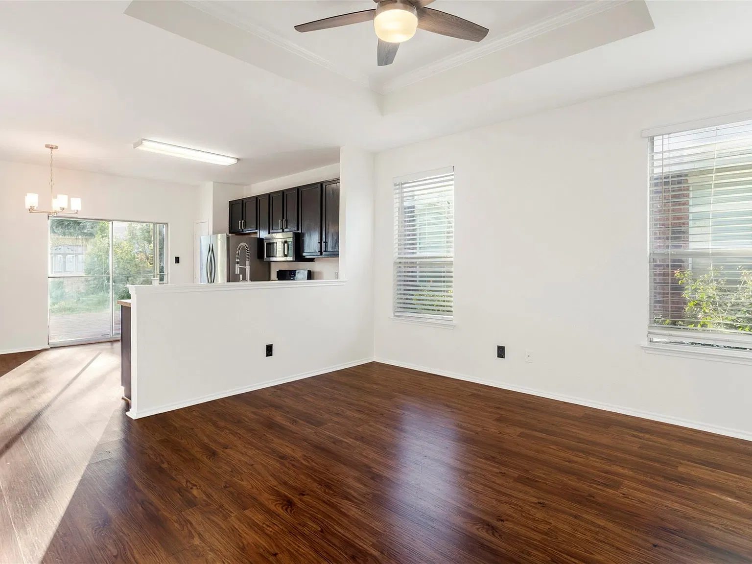 3 bed, 2.0 bath, 1196 sqft, $1,850 — Photo 3