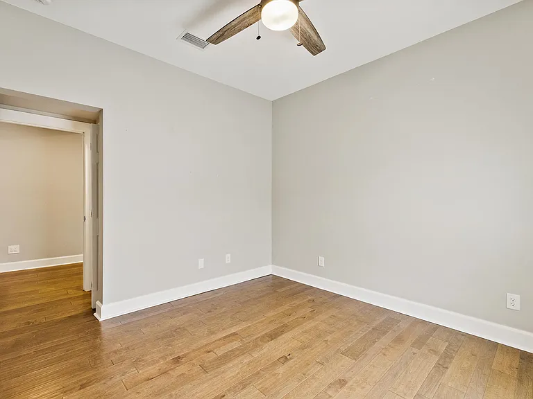 6121 Red Bud Ln — Photo 24
