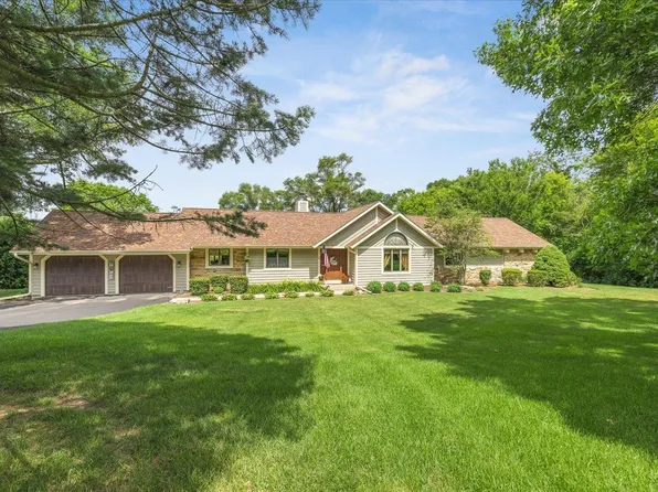 12828 Menominee Trl, Roscoe, IL 61073