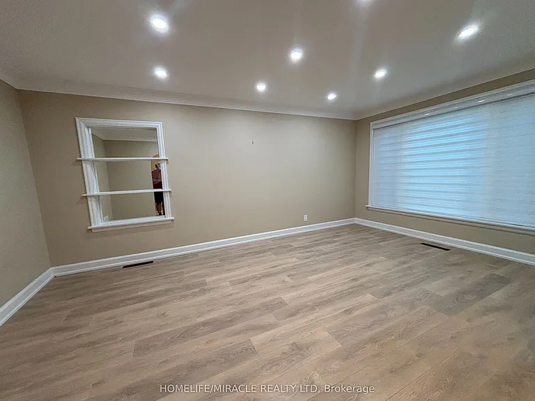 54 Hawman Ave #UPPER FLOOR — Photo 17