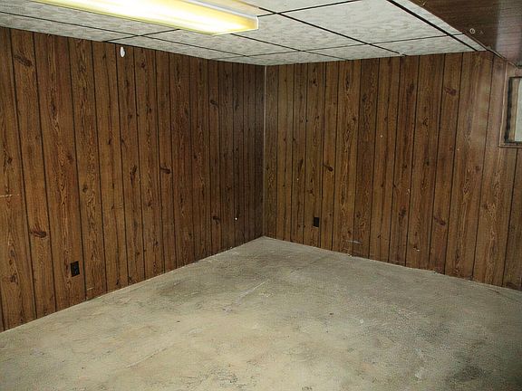 3rd image of 250 Cypress Ave