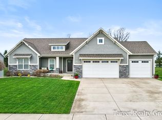 5727 Cory Dr, Hudsonville, MI 49426