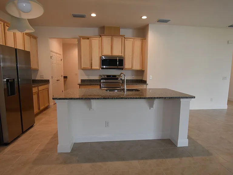 1845 Ross Hammock Ave — Photo 2