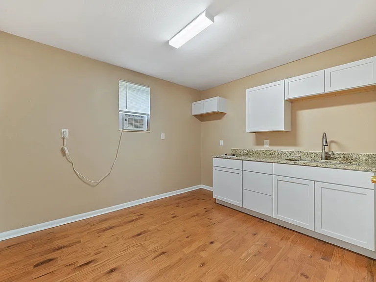 615 Burwood Ln — Photo 17