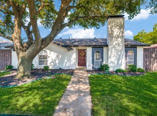 10927 Middle Knoll Dr, Dallas, TX 75238