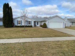 501 Linden Dr, Saint Joseph, IL