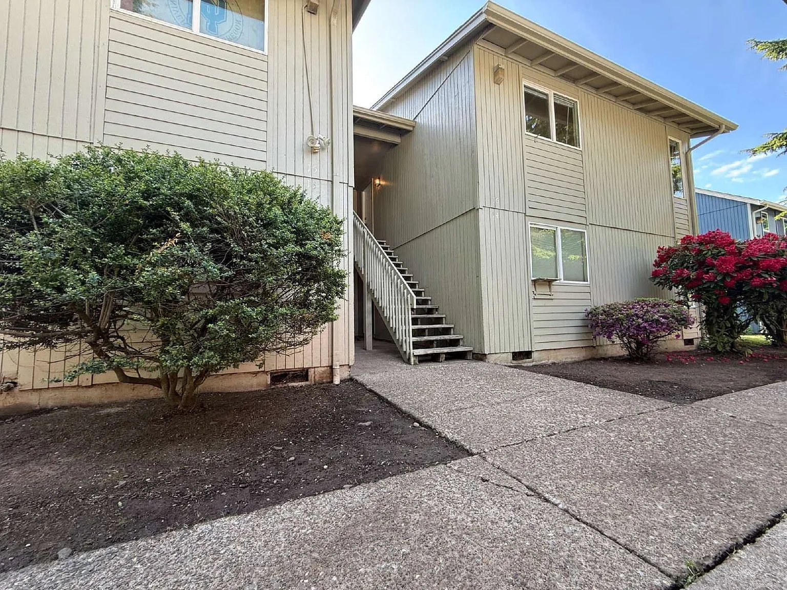 2 bed, 1.0 bath, 843 sqft, $1,350 — Photo 2