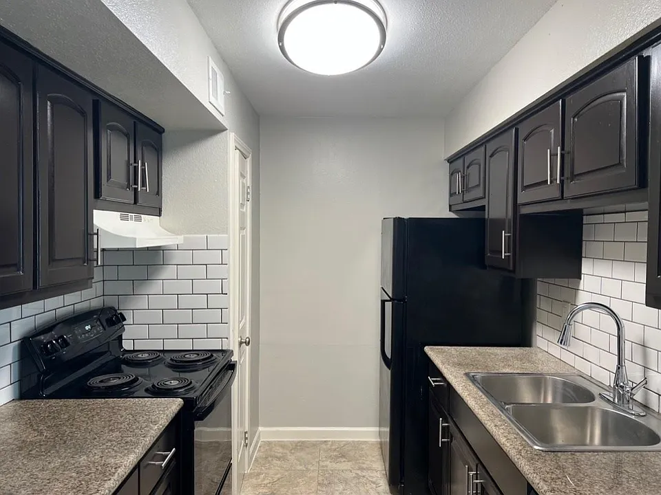 5550 N Braeswood Blvd #136
