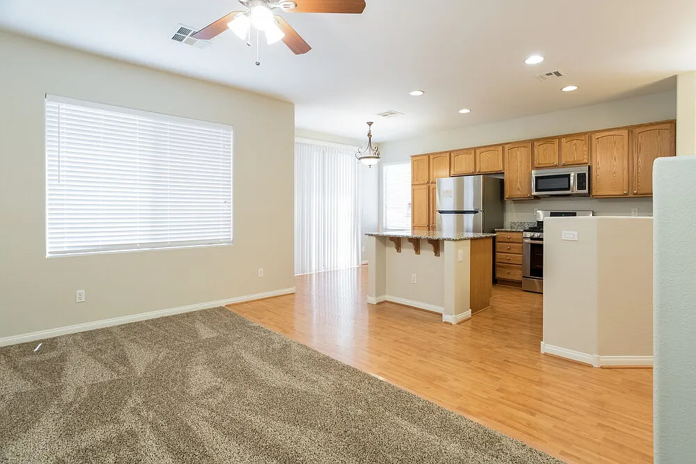 3 bed, 2.5 bath, 1632 sqft, $2,215 — Photo 2