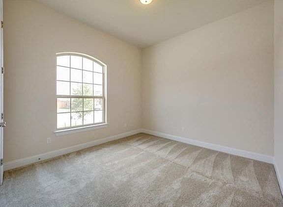 5th image of 6816 Leonardo Dr