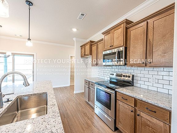 5th image of 142 N Broyles Ave