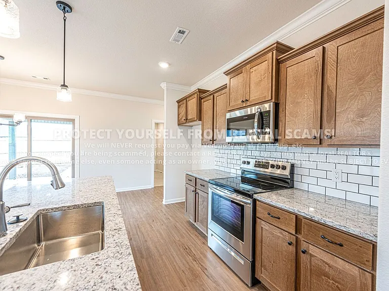 142 N Broyles Ave — Photo 5