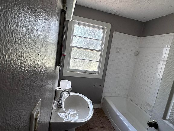 5th image of 1812 Filhiol Ave
