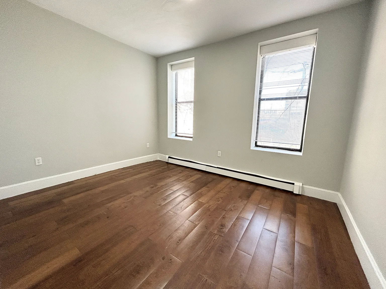 3 bed, 9999 sqft, $4,200 — Photo 4