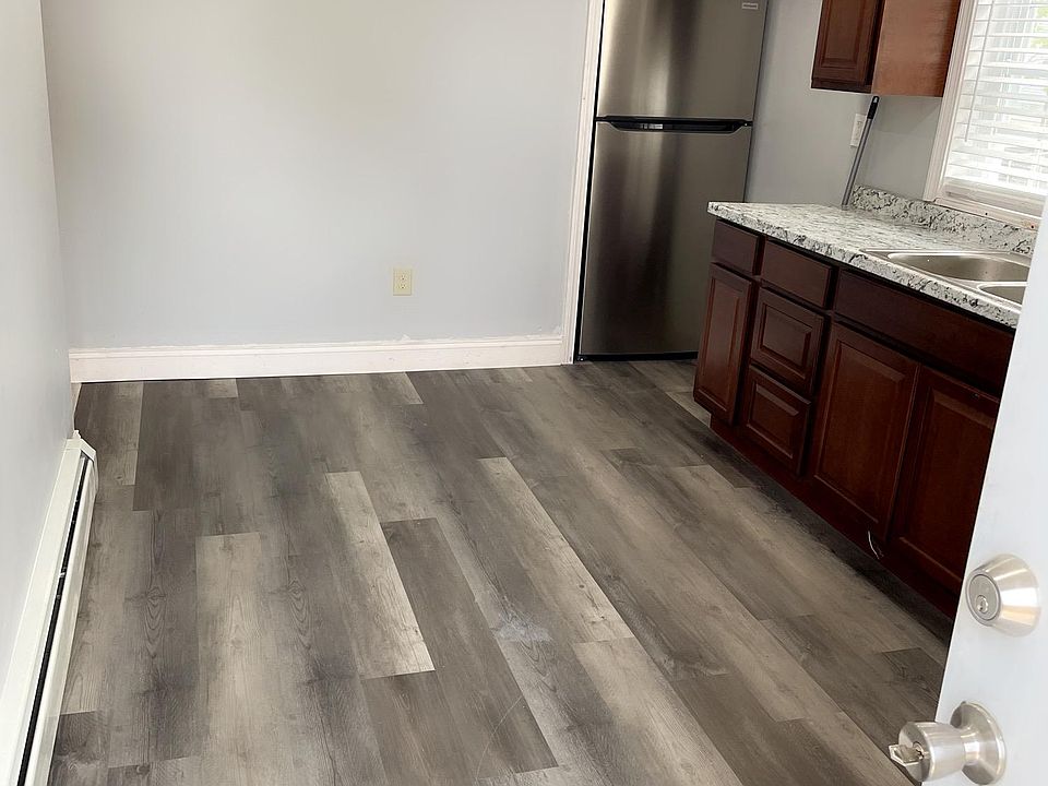 1st image of 5 Bradley St #2