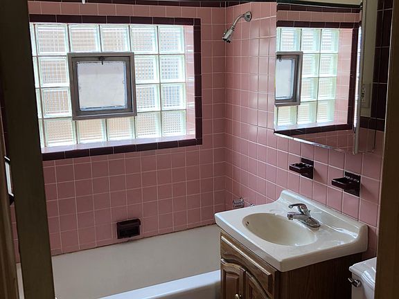 5th image of 5405 W Sunnyside Ave #2