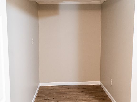 2nd image of 998 W Parkway Ave