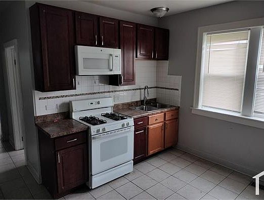 2nd image of 10512 S Wabash Ave APT 1
