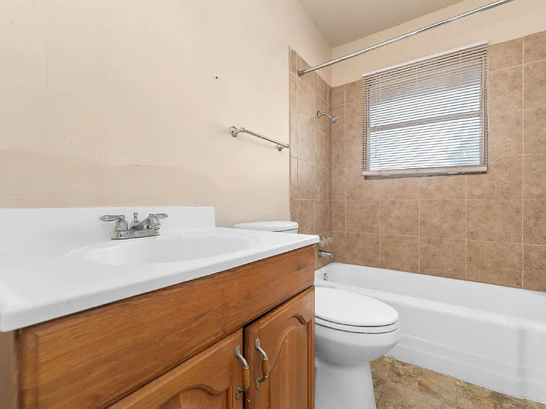 218 E Villaret Blvd — Photo 12
