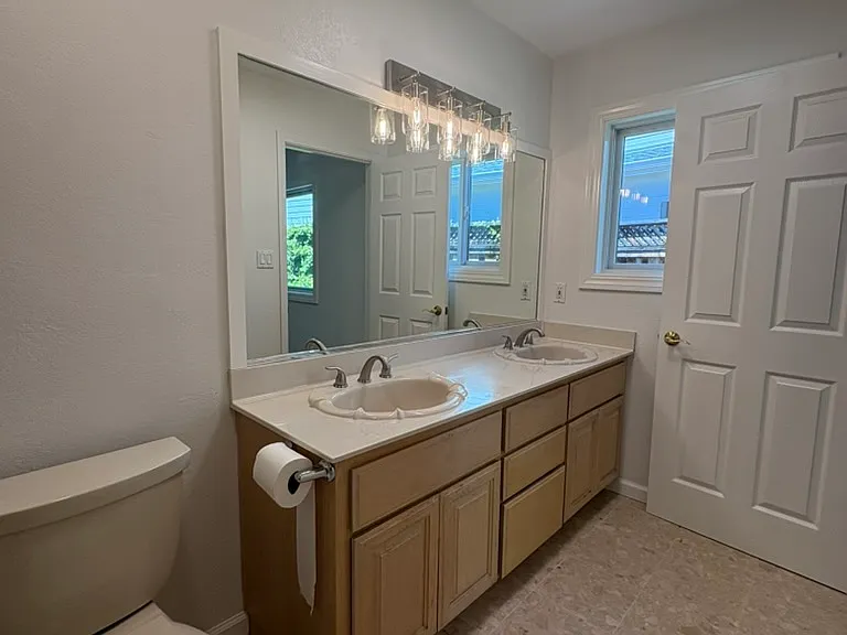 2047 Hull Ave — Photo 10