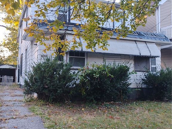 2nd image of 2046 W 103rd St
