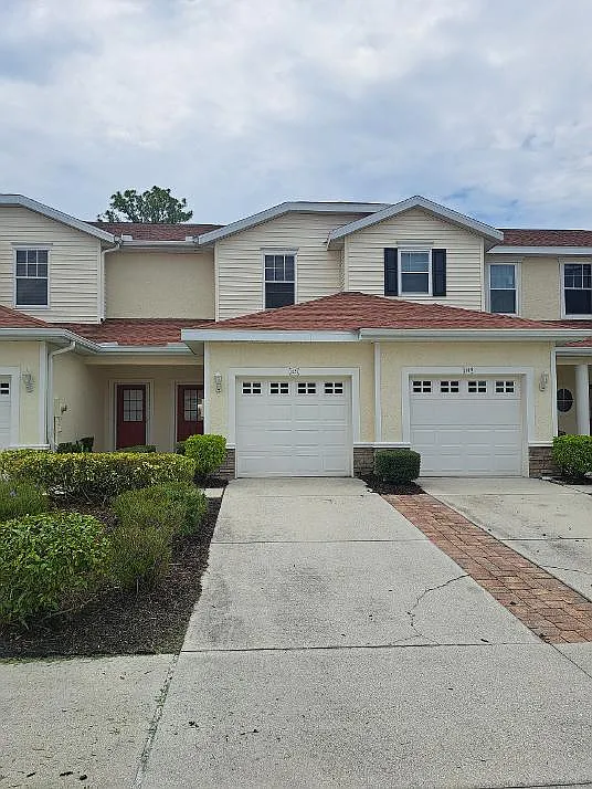 2 bed, 2.5 bath, 1268 sqft, $1,575 — Photo 1