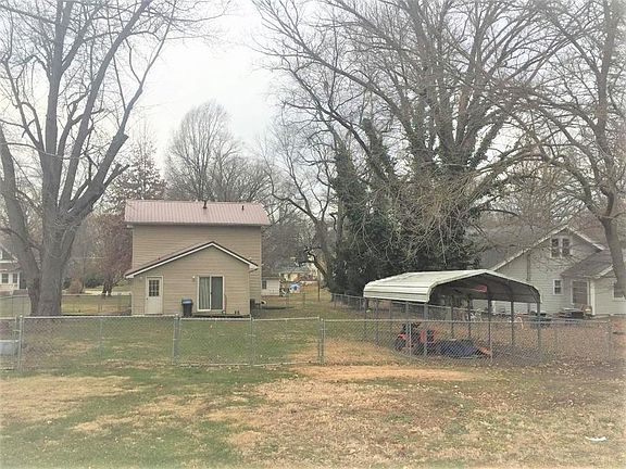 3rd image of 304 Vine St