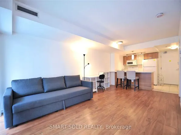 38 Grenville St, Toronto, ON