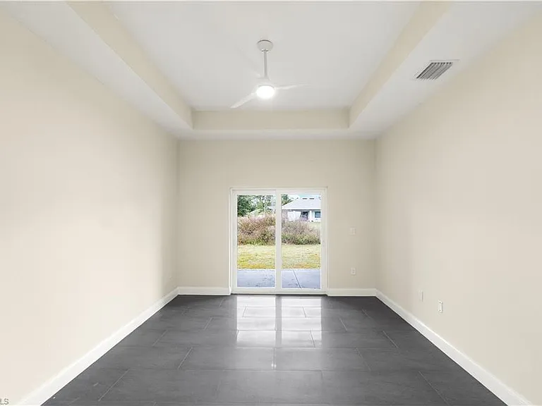 1043 Albert Ave — Photo 21
