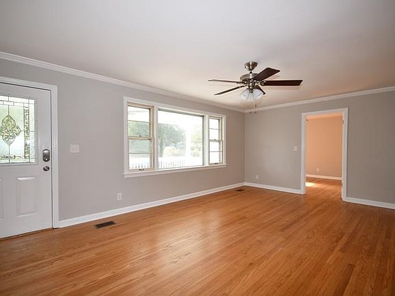 3rd image of 5 Belvoir Cir