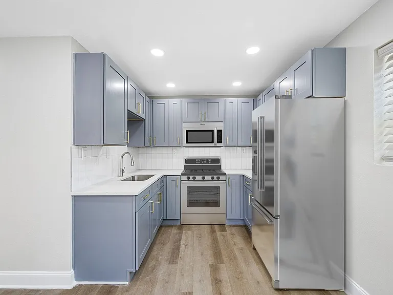 129 Danube Ave — Photo 3