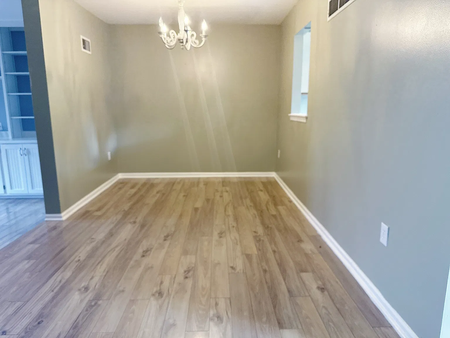 3 bed, 1.5 bath, 1416 sqft, $2,100 — Photo 4