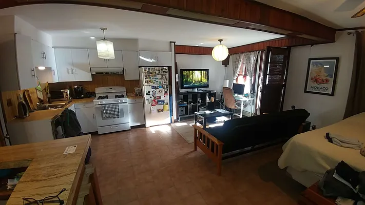 Rented by Halvatzis Realty | media 10