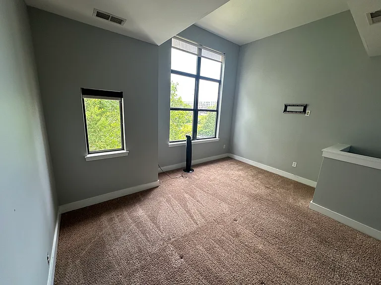 946 E 8th St #946 — Photo 6