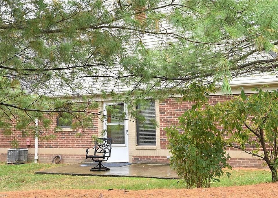 2nd image of 20 Asbury Ln