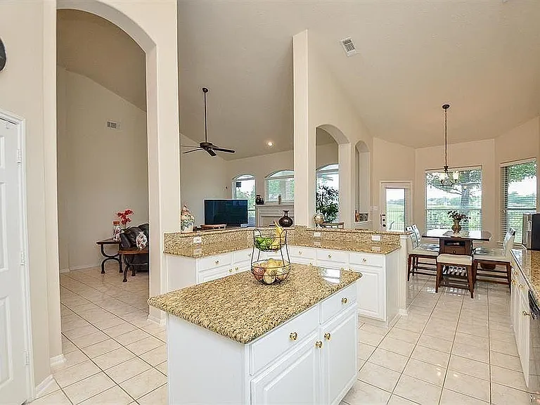 1306 Ventura Canyon Dr — Photo 16