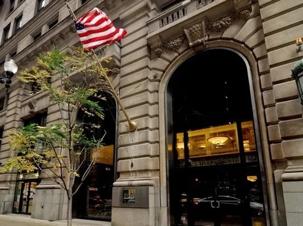 212 W Washington St APT 1607, Chicago, IL 60606