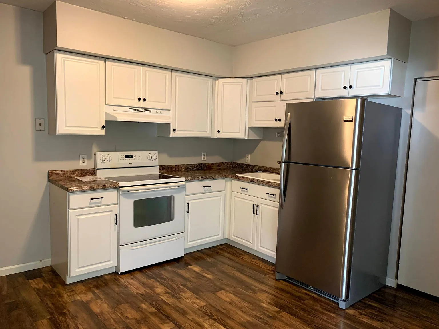 1 bed, 587 sqft, $1,600 — Photo 3