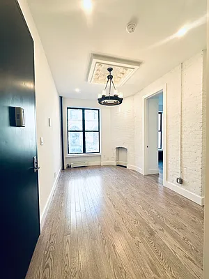 Rented by Real Manhattan Group LLC | media 8