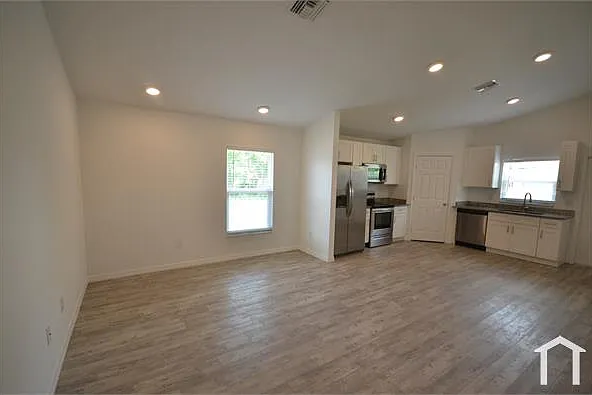 2225 Carver Ave — Photo 11