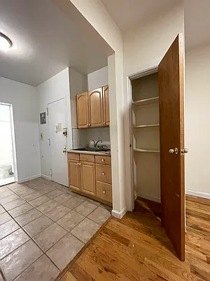 Rented by HOLTON REAL ESTATE INC. | media 2
